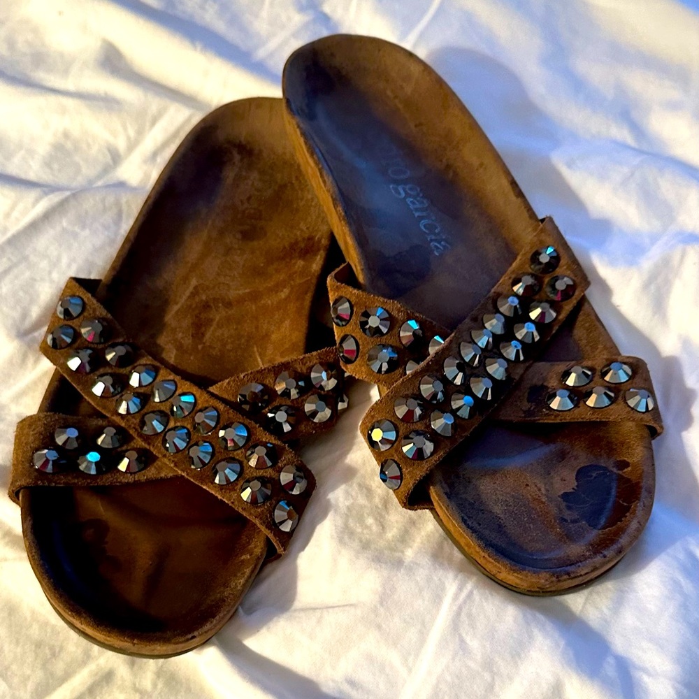 🤎🤎PEDRO GRACIA studded slides. Fabulous good condition. Brown leather